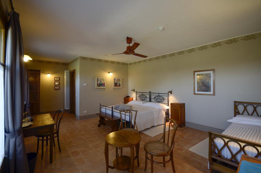 Podere Carceroni Poggi del Sasso Habitación foto